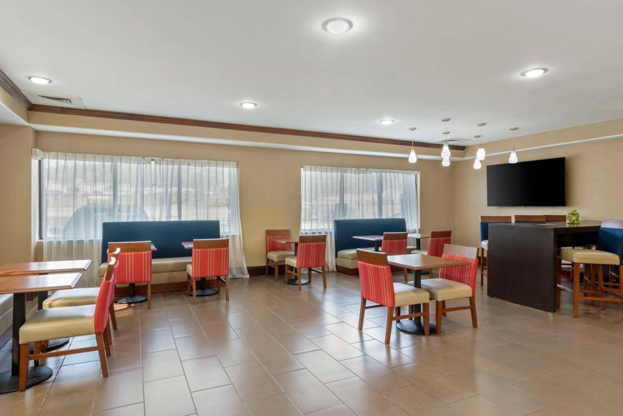 Comfort Suites At Kennesaw State University Exterior photo
